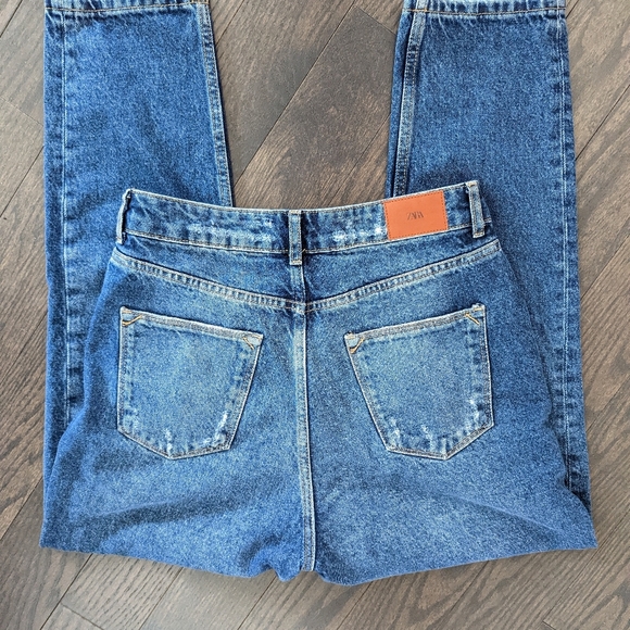 Zara Mom Fit HR Jeans - Picture 7 of 7